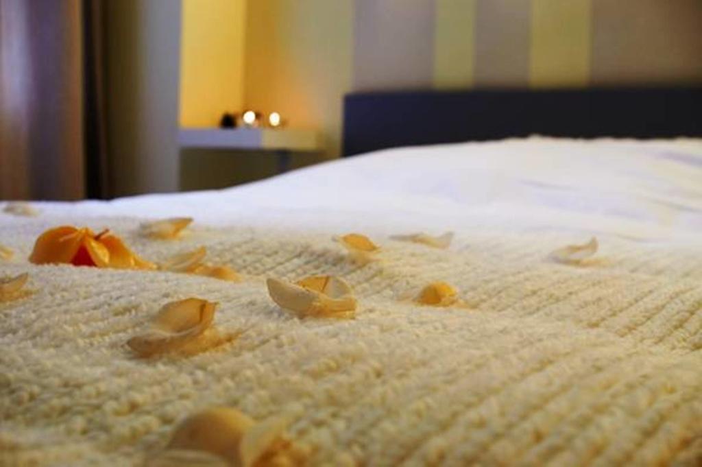 Romantic Apartment On Rynok Square With Air-Conditioning Lviv Bilik gambar